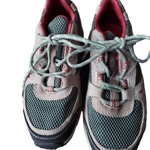 6 LL. Bean hiking‎ shoes